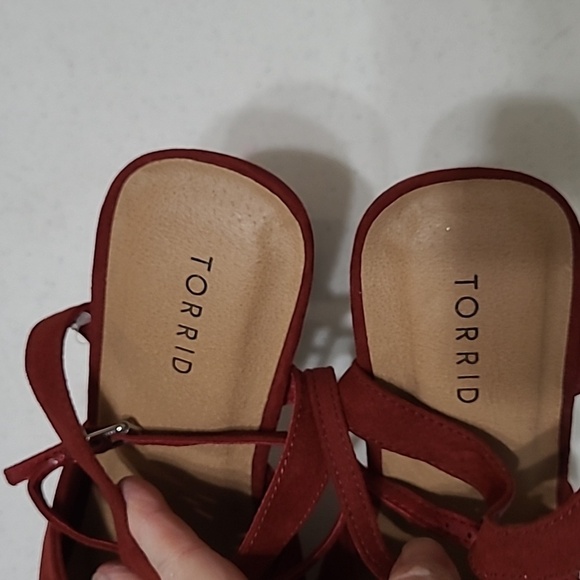 NWT Torrid burgandy suede platform heels size 9W - Picture 7 of 13